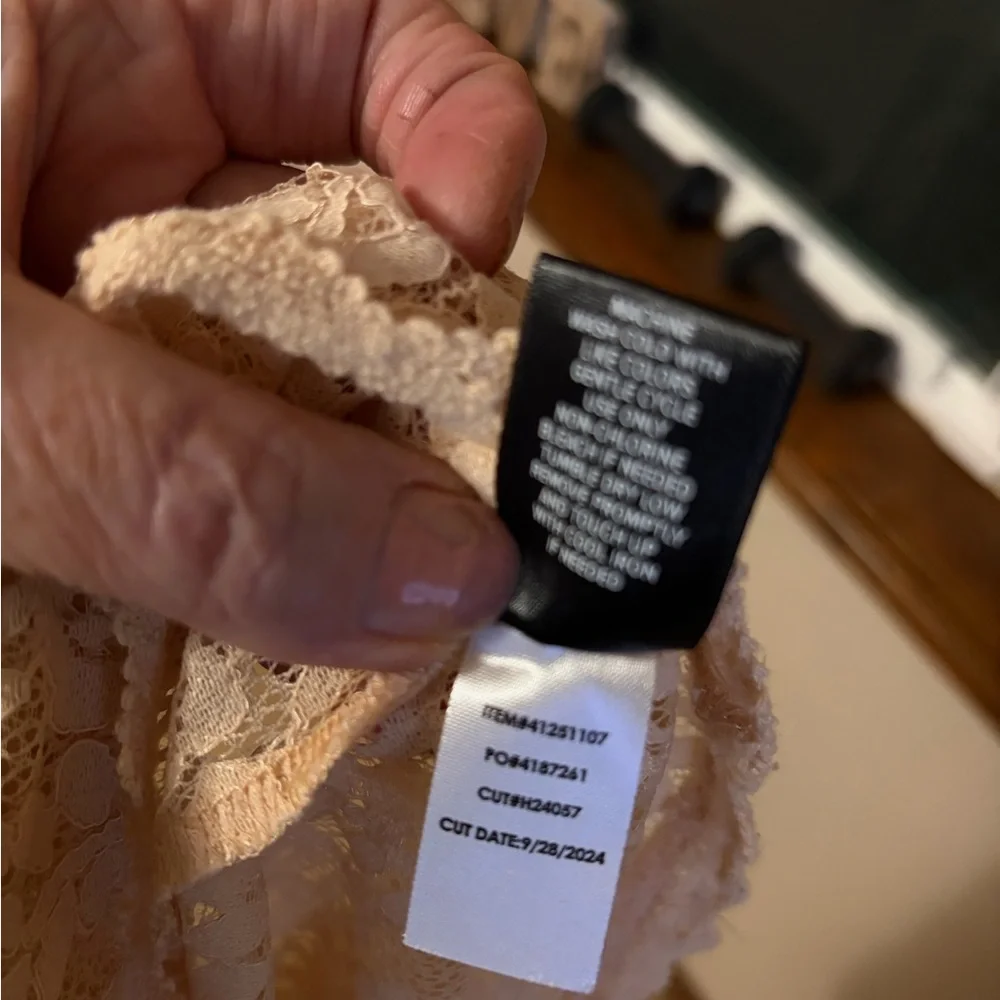 Torrid Cream Lace Blouse size 3 - Picture 9 of 9